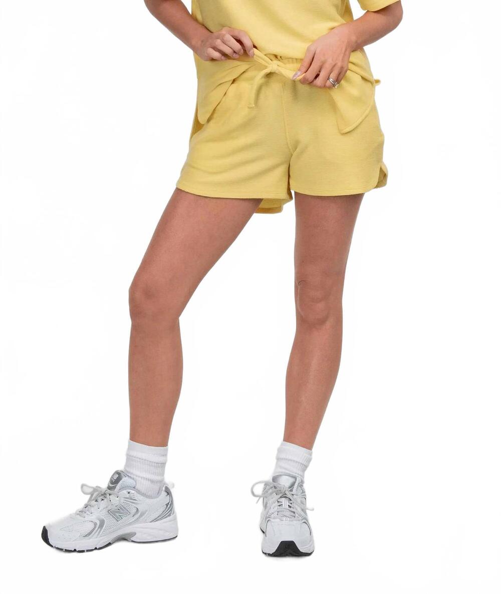 NEW SOUTHERN SHIRT COMPANY lazy days pull-on shorts in lemon drop